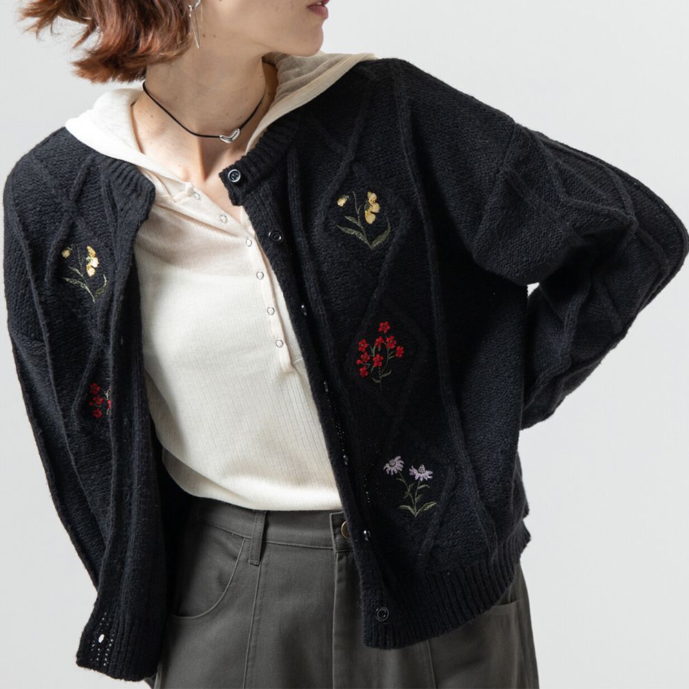 文藝風小花刺繡立體針織開襟衫-黑