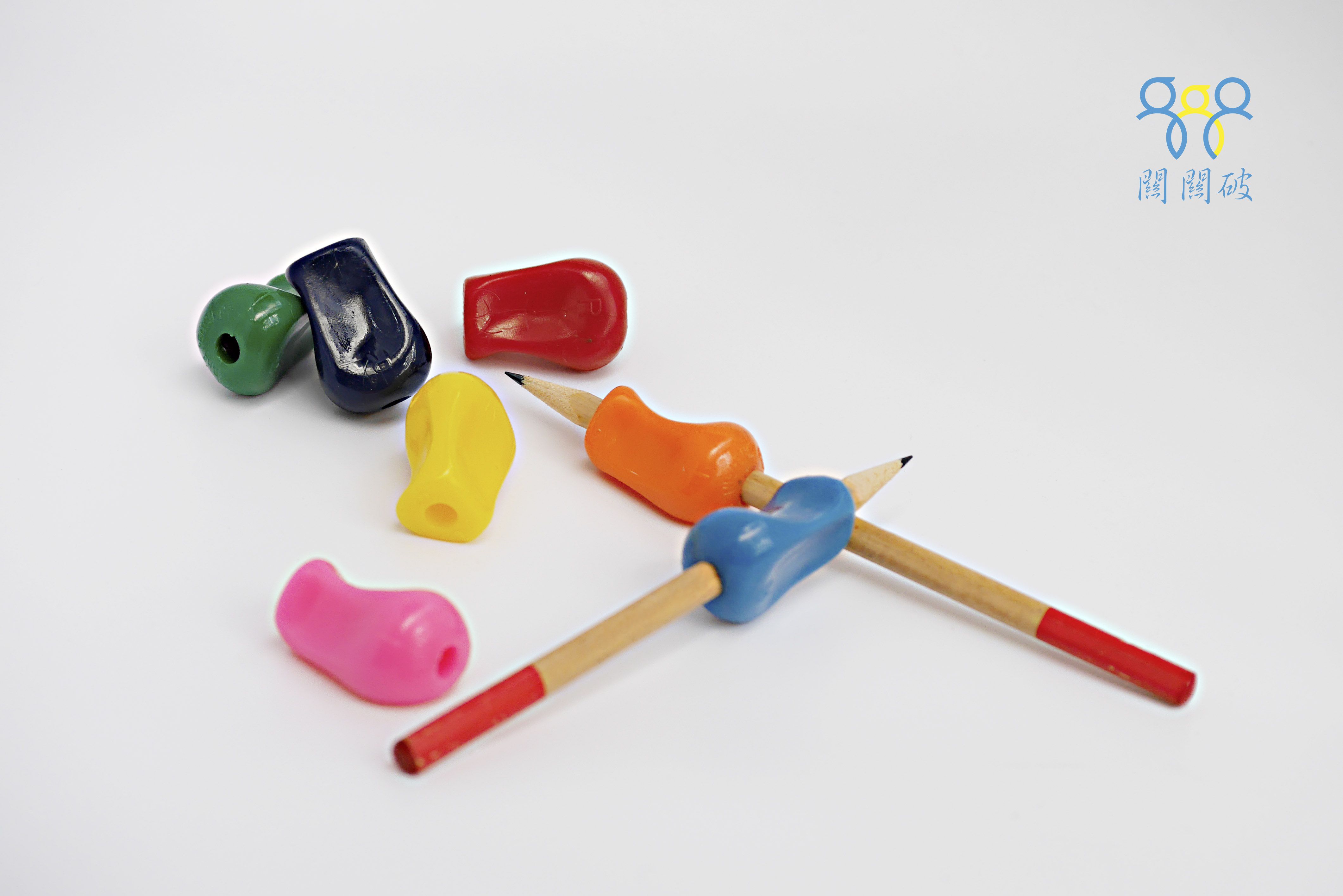 關關破 - 凹槽練習簿：初中高級三入+我的努力存摺(馬拉松版套組)+梨形握筆器-暢銷教養作家王麗芳老師研發