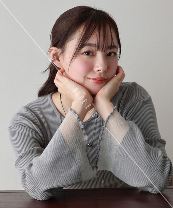 日本 BLUE EAST - 修身羅紋透膚層次喇叭長袖上衣-粉卡其