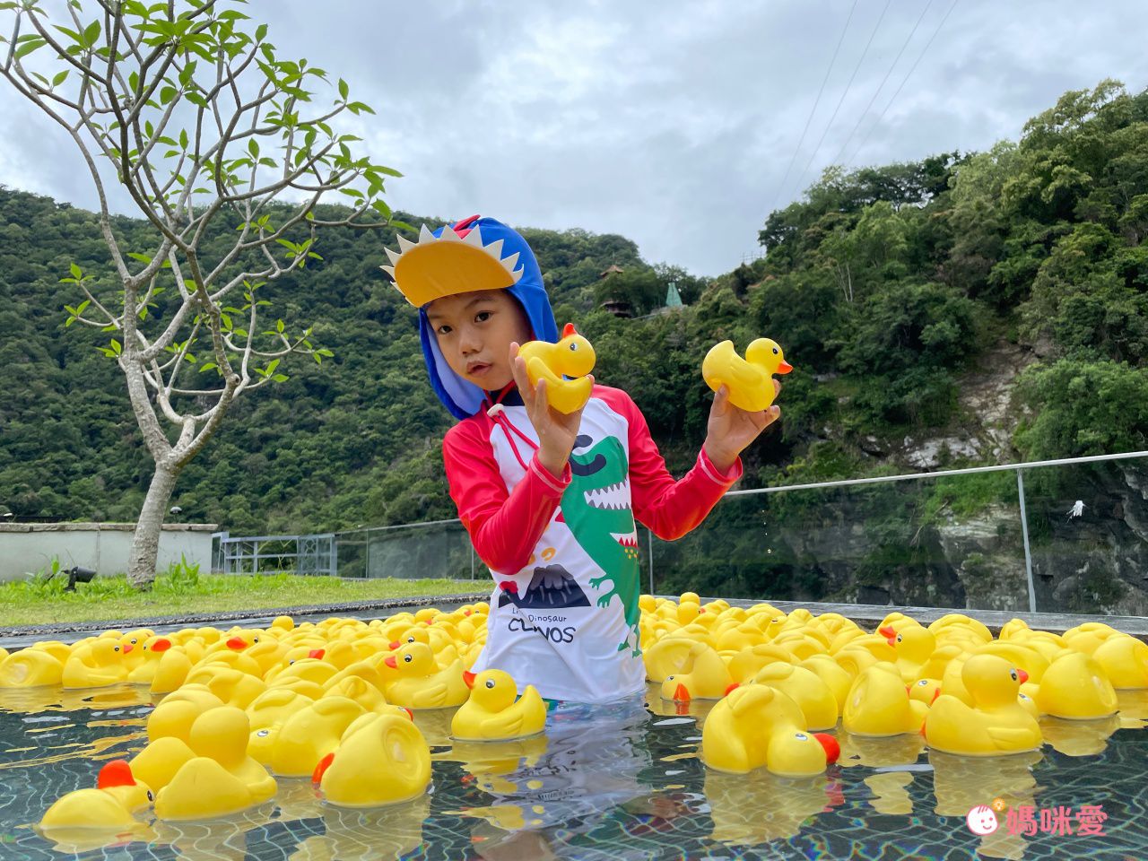 男寶長袖泳裝套裝(附帽子)-快樂恐龍-紅+白+藍