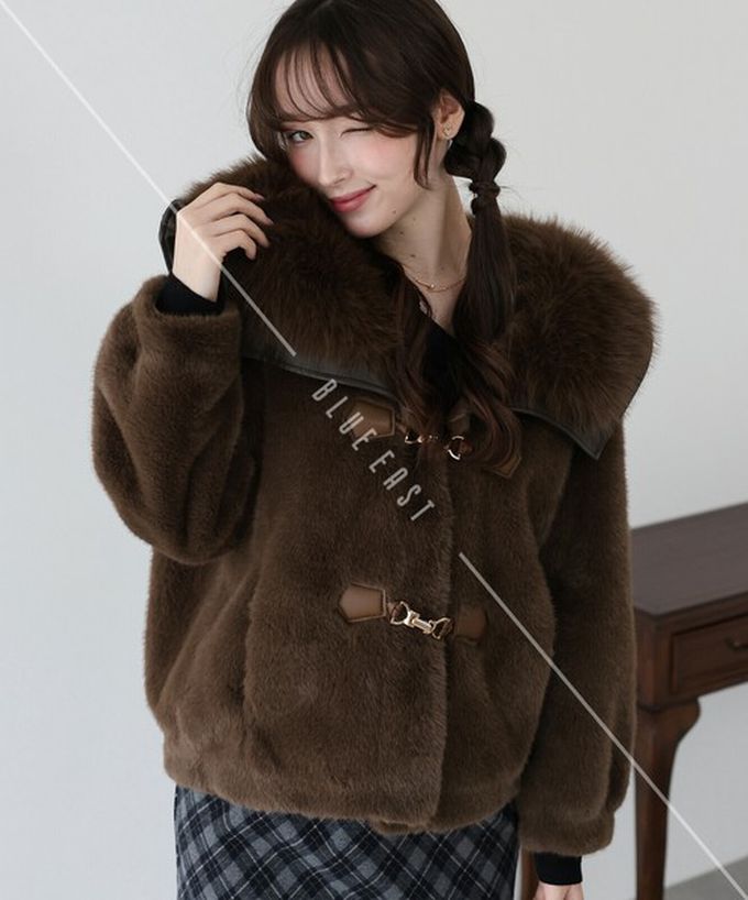 日本 BLUE EAST - 華麗注目皮草感大翻領金扣外套-象牙