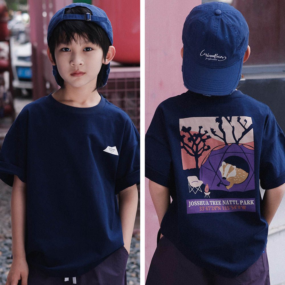 純棉圓領短袖上衣-露營印花-藏青