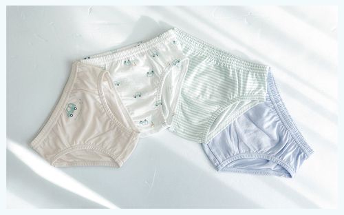 (4入組)男寶無螢光輕柔棉三角褲-條紋X車車