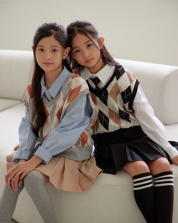 韓國 sm2 - 雙色V領菱格紋路搭配背心-黑X棕