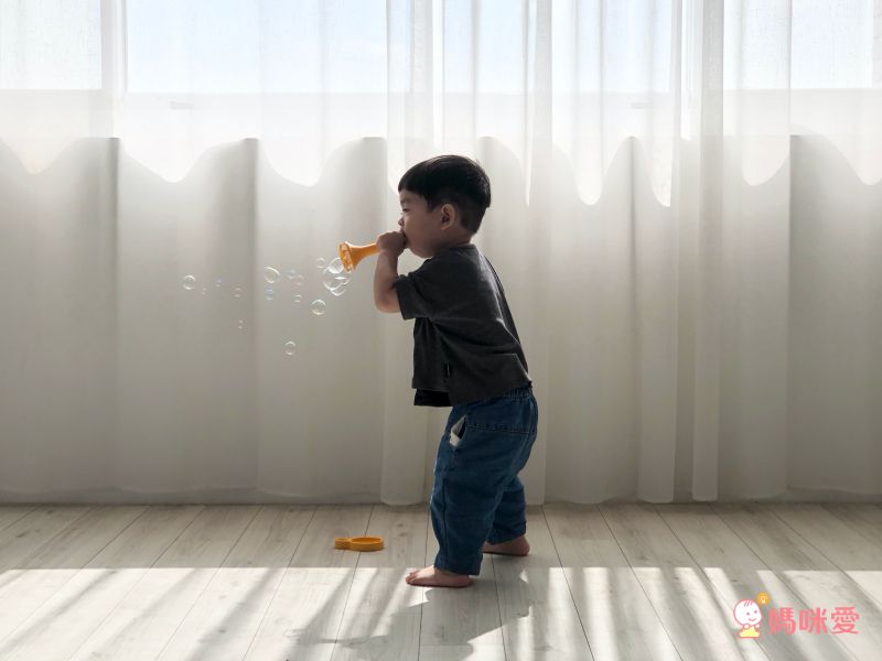 韓國 BUBBLOOO - 小號角長頸鹿吹泡泡神器-套組-主機+118ml補充液