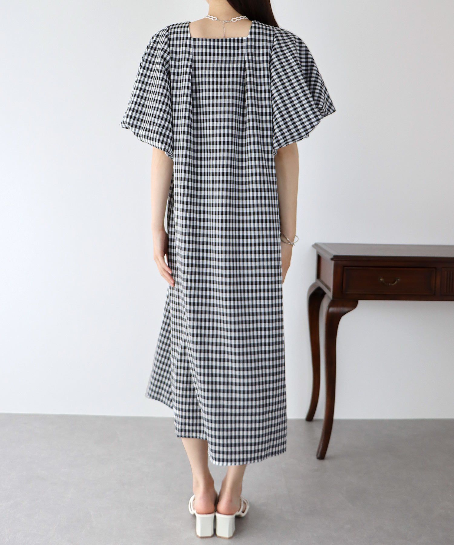 日本 BLUE EAST - 文藝方領大泡泡袖洋裝-格紋-黑