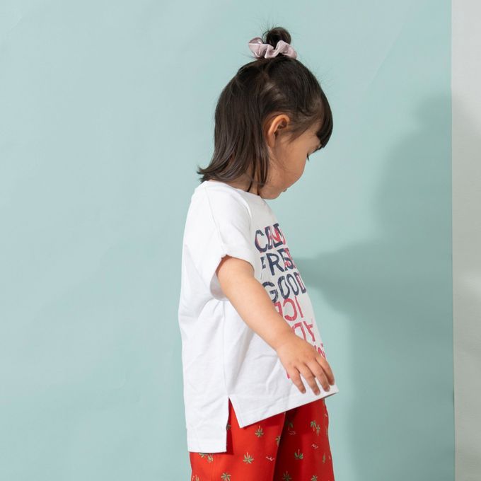 日本 petit main - 100%棉 開衩印花短袖上衣-英文logo-白