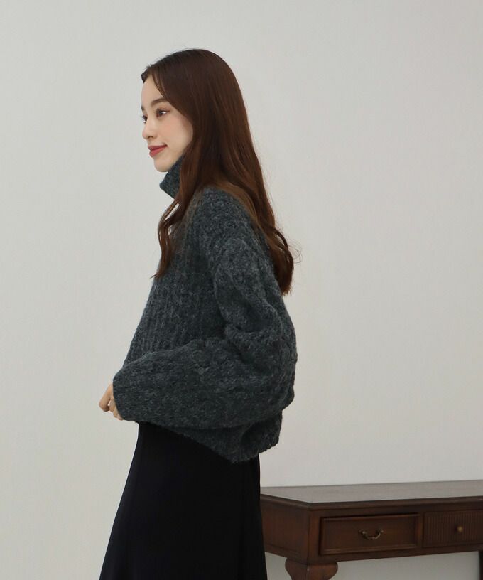 日本 BLUE EAST - 高領麻花編泡泡袖短版毛衣-象牙杏