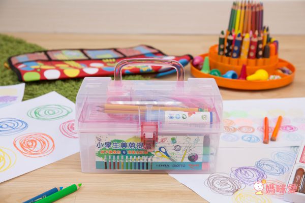 上學好物！小童必備文具美術用品☛德國 LYRA 洞洞筆 ✖ 義大利 GIOTTO 蠟筆 ✖ 美國 ALEX 筆座＆圍裙