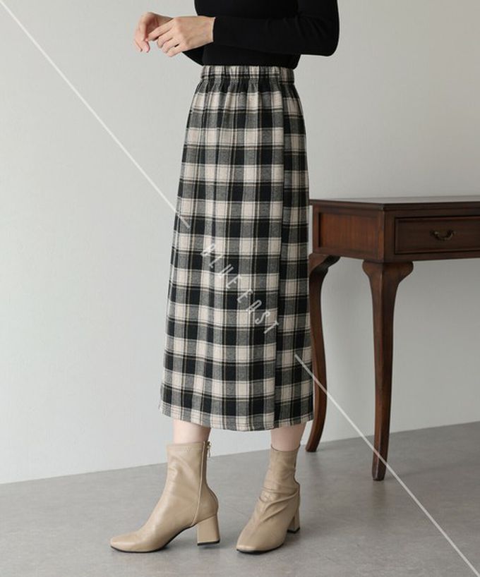 日本 BLUE EAST - 簡潔溫柔格紋後開叉合身長裙-米x黑