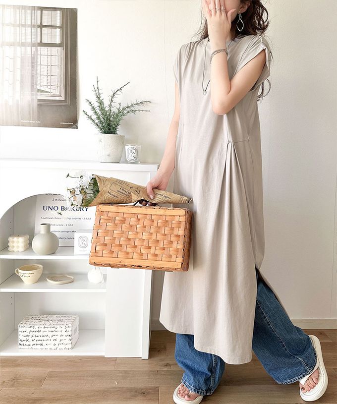 日本 Classical Elf - 顯瘦摺線設計感短袖開叉洋裝-黑