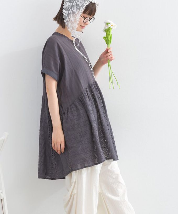 日本 Lupilien - 100%印度棉 柔美緹花長版短袖上衣-炭灰