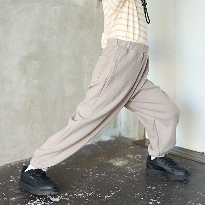 日本 b-ROOM - 彈性休閒素色運動風長褲-炭灰