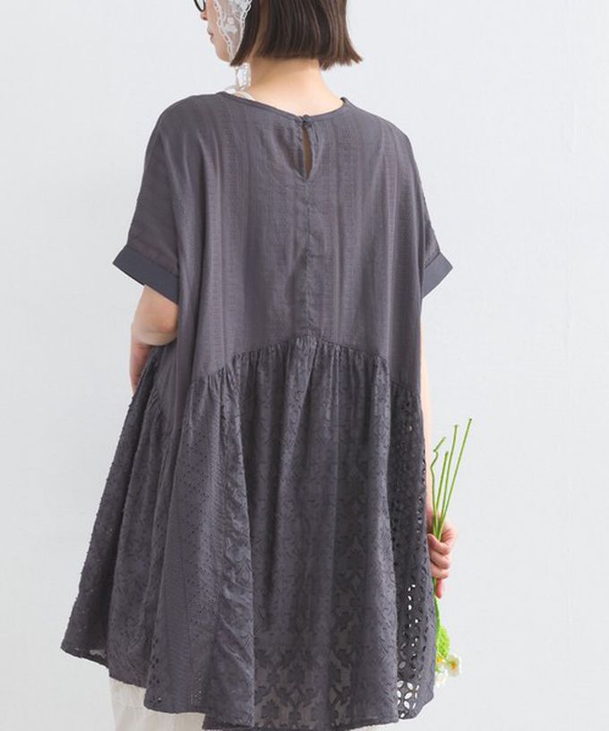 日本 Lupilien - 100%印度棉 柔美緹花長版短袖上衣-炭灰