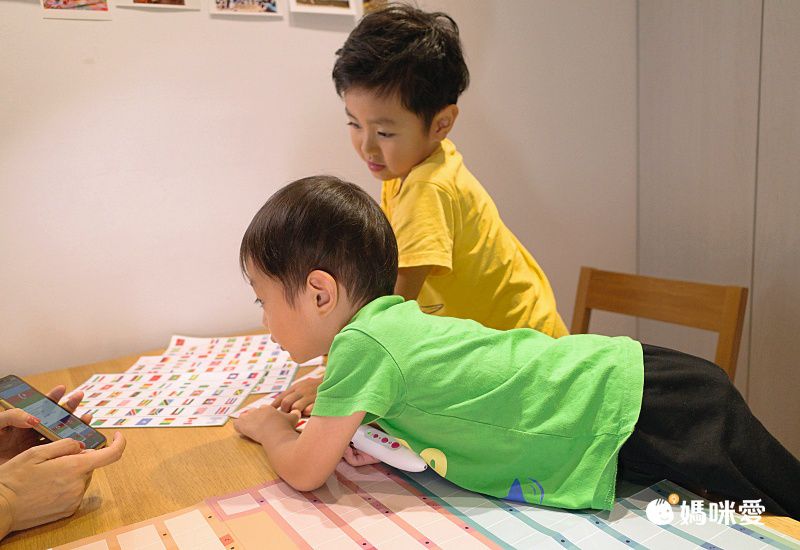 親子天下 - 小行星點讀系列★-【合購組】世界探險隊+點讀筆+聽故事玩語文(共四冊)+加贈ㄅㄆㄇ海報、ㄅㄆㄇ墊板