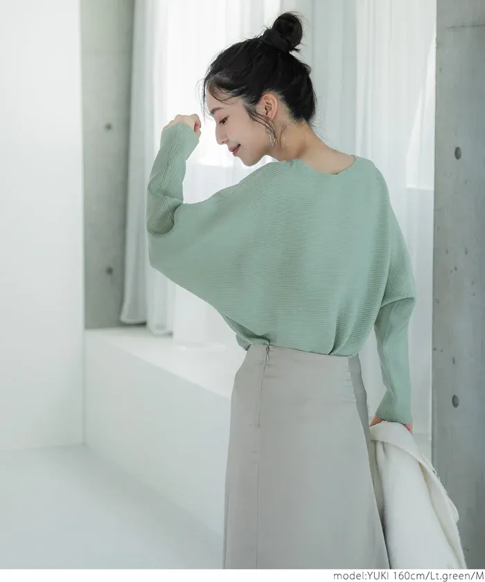 日本 COCA - 顯瘦船型領薄針織上衣-米