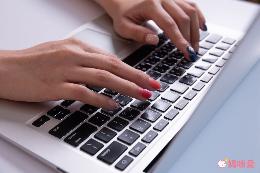 韓國 Glossy Blossom - 美甲貼-藍粉水鑽-一張20貼+美甲貼磨甲棒