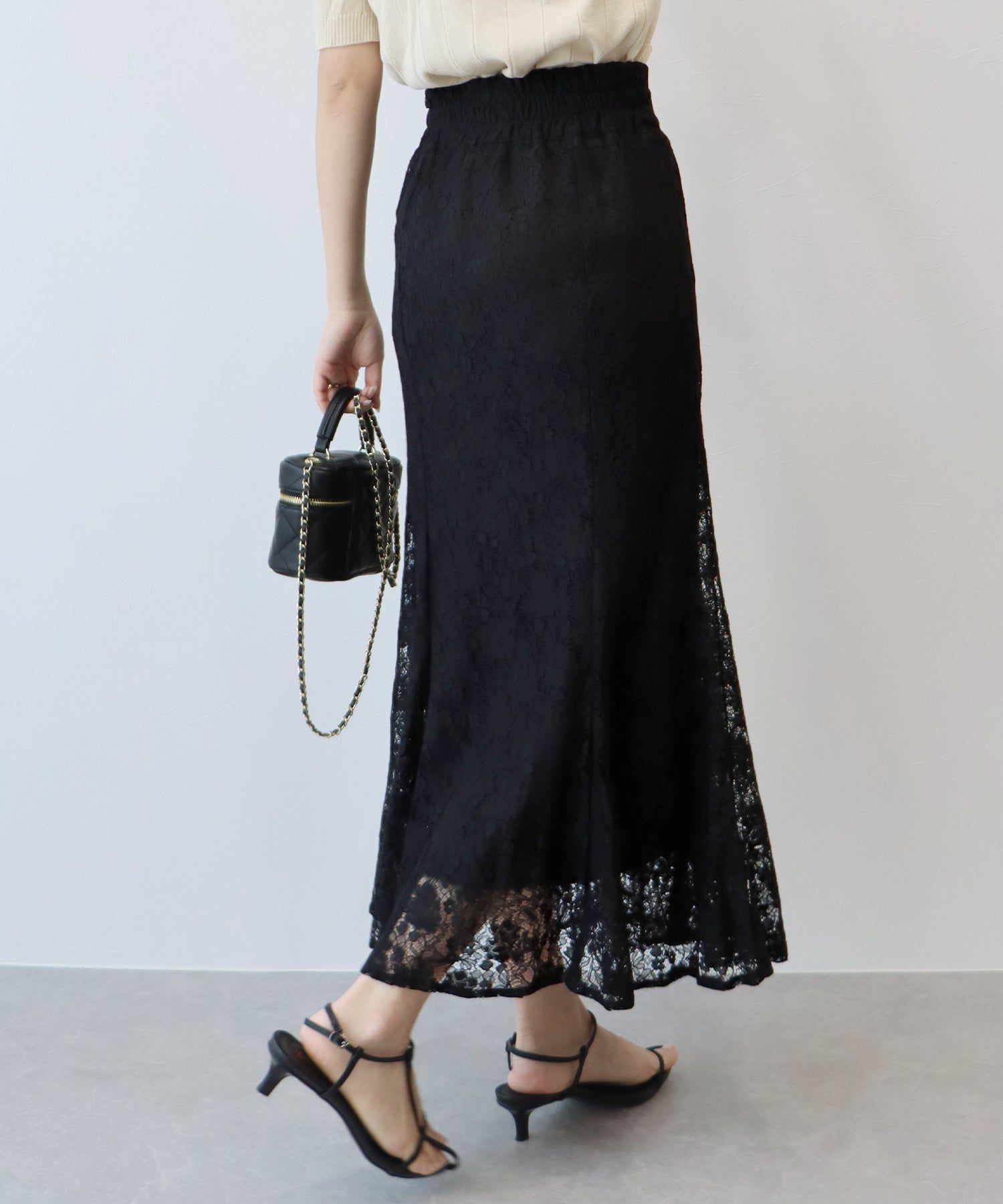 日本 BLUE EAST - 花朵蕾絲修身魚尾裙-經典黑