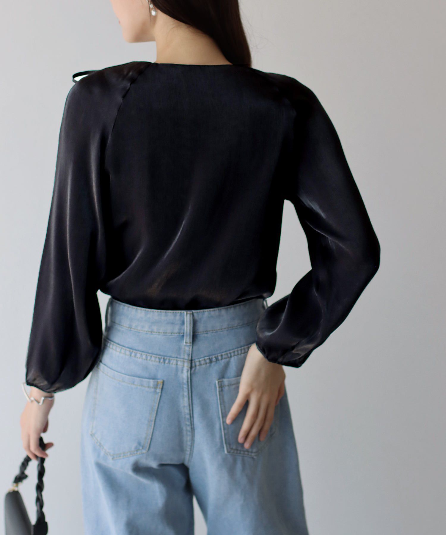 日本 BLUE EAST - 柔美前綁帶薄長袖上衣-黑