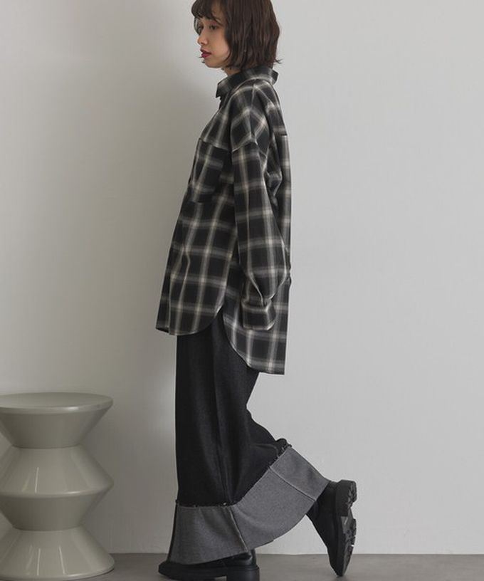 日本 ELENCARE DUE - 10oz抽鬚摺邊俐落前開叉牛仔長裙-黑