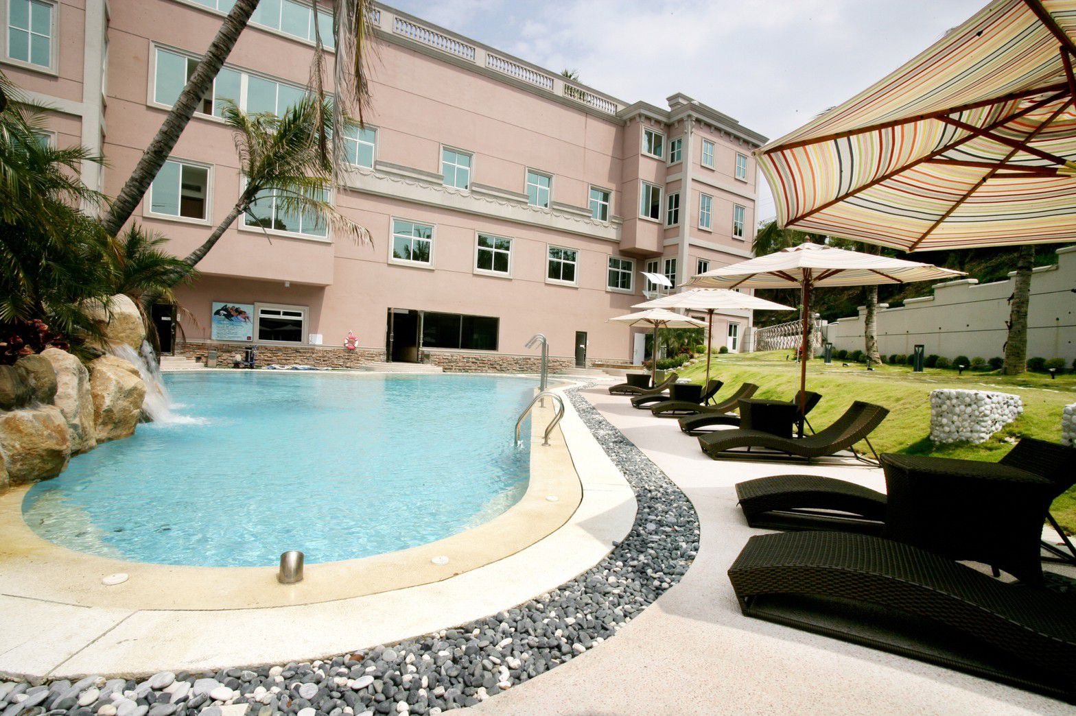 4.9折↘【名都觀光渡假大飯店】再送價值二千元「築夢森居」