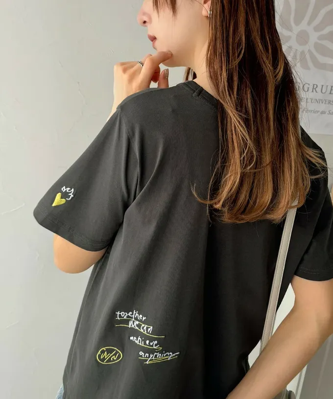 日本 Classical Elf - 有機棉 英文塗鴉風短袖上衣-黑白條紋