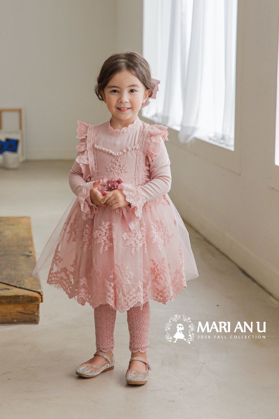 韓國 mari an u - 蕾絲袖口雕花紗裙洋裝-粉紅