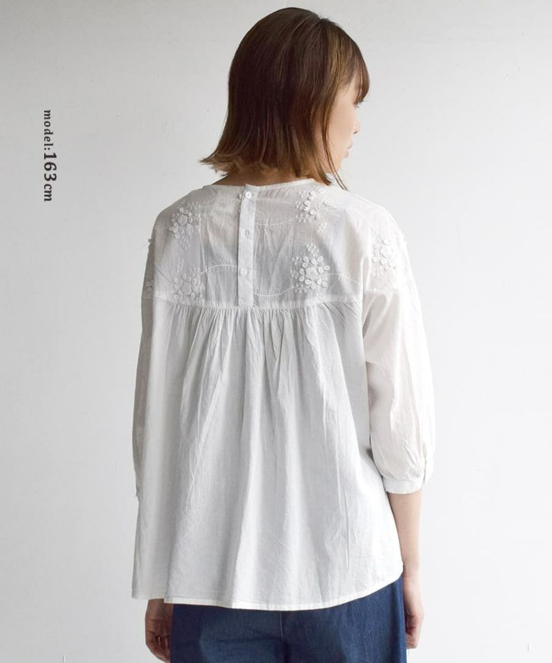 日本 zootie - 精美花朵立體刺繡五分袖上衣-深海藍