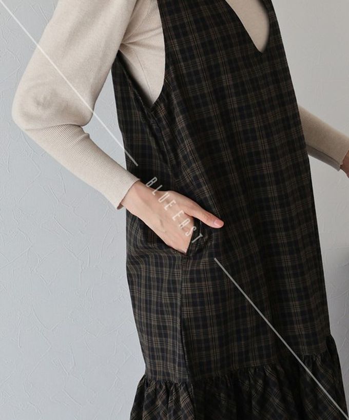 日本 BLUE EAST - 氣質英倫格紋深U領分層背心裙-黑棕系