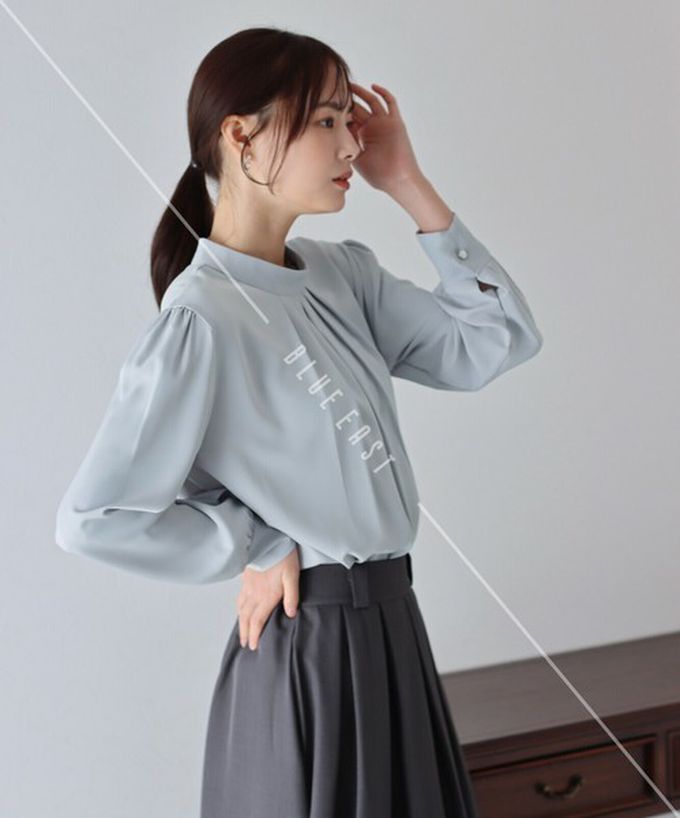 日本 BLUE EAST - 優雅摺線都會感小立領長袖上衣-白