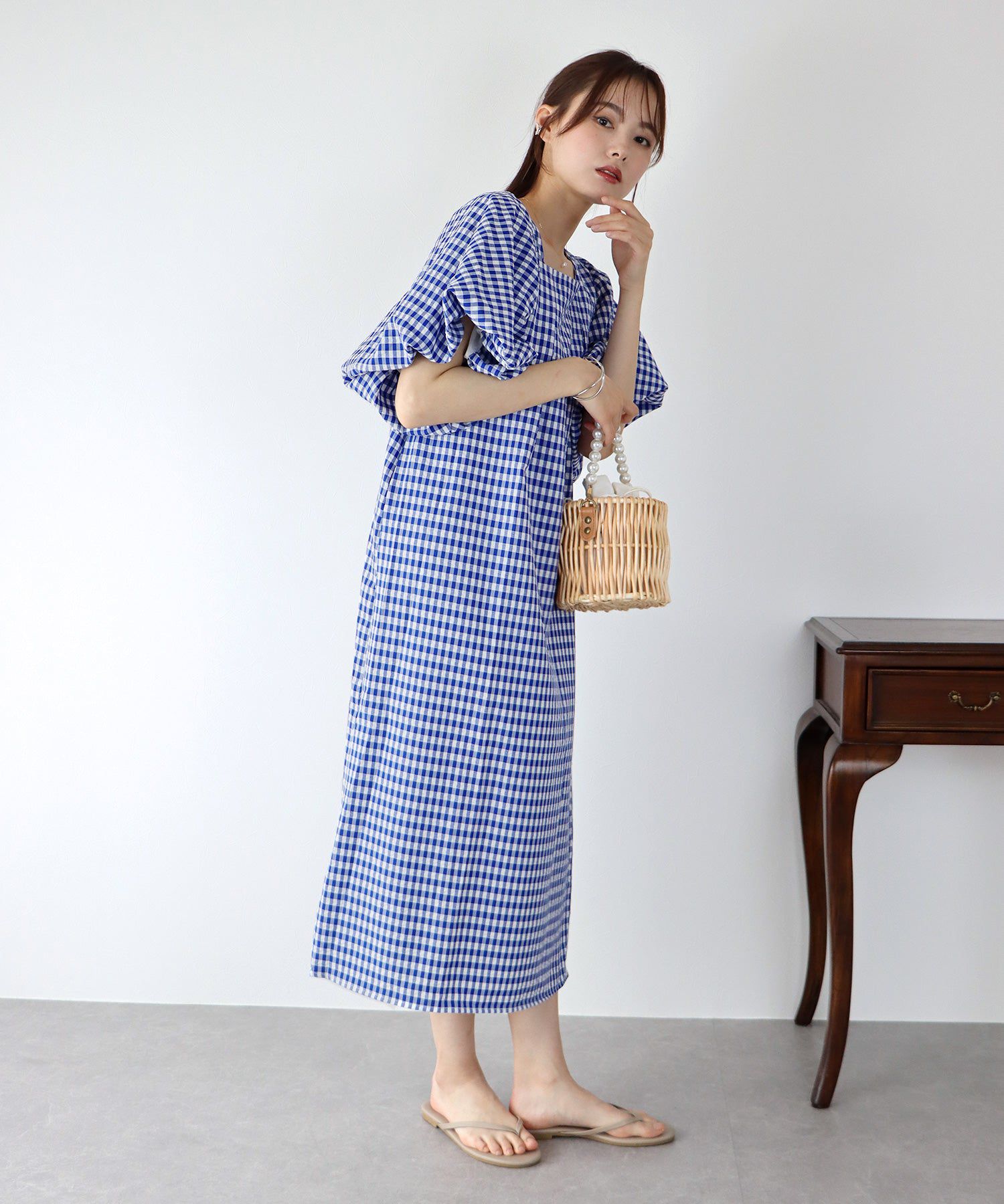 日本 BLUE EAST - 文藝方領大泡泡袖洋裝-格紋-黑