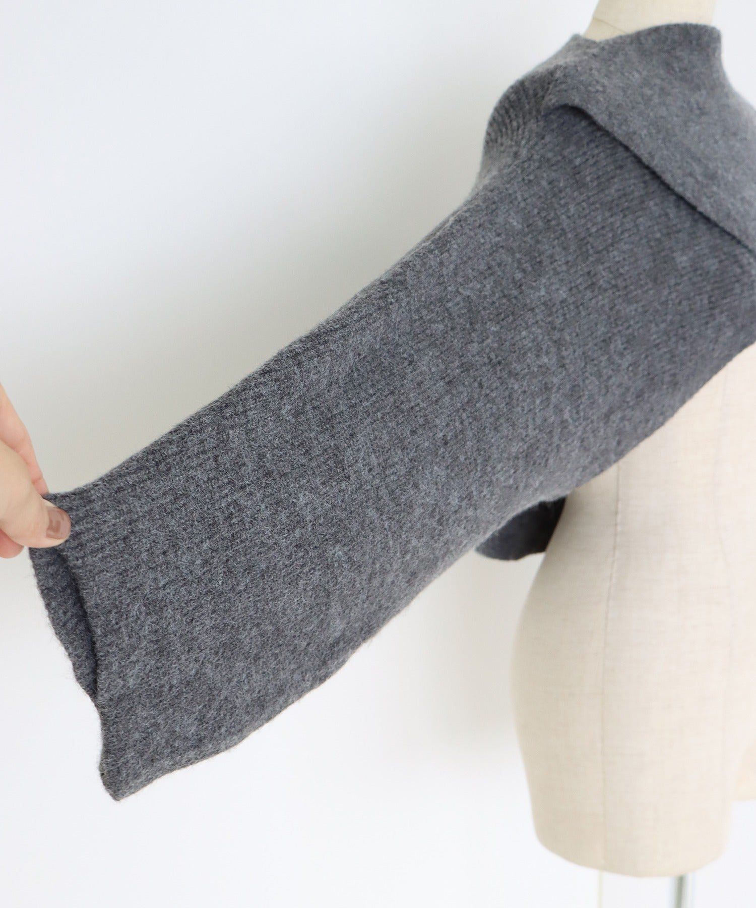 日本 BLUE EAST - 交叉短版針織長袖罩衫-淺灰