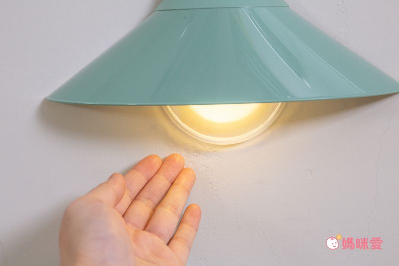 日本 TOYO CASE - LED 感應夜燈壁飾-吊燈系列-灰 (約24x6x18cm)