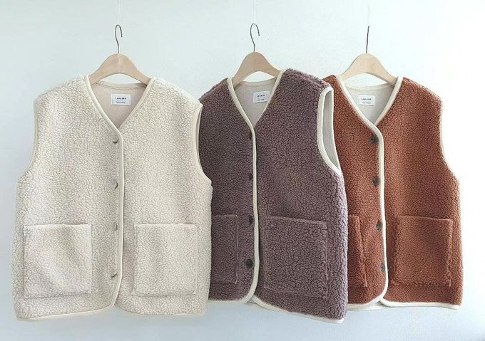 韓國 LANDING - 韓國製羊羔絨口袋背心-象牙白 (FREE)