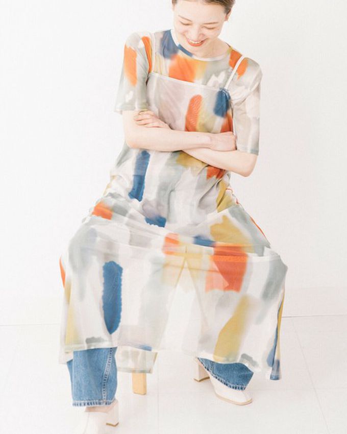 日本 gleam - 水彩暈染風透膚薄紗短袖上衣-深藍系