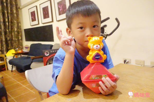 化身飛行員探索世界【Vtech】聲光探索地球儀