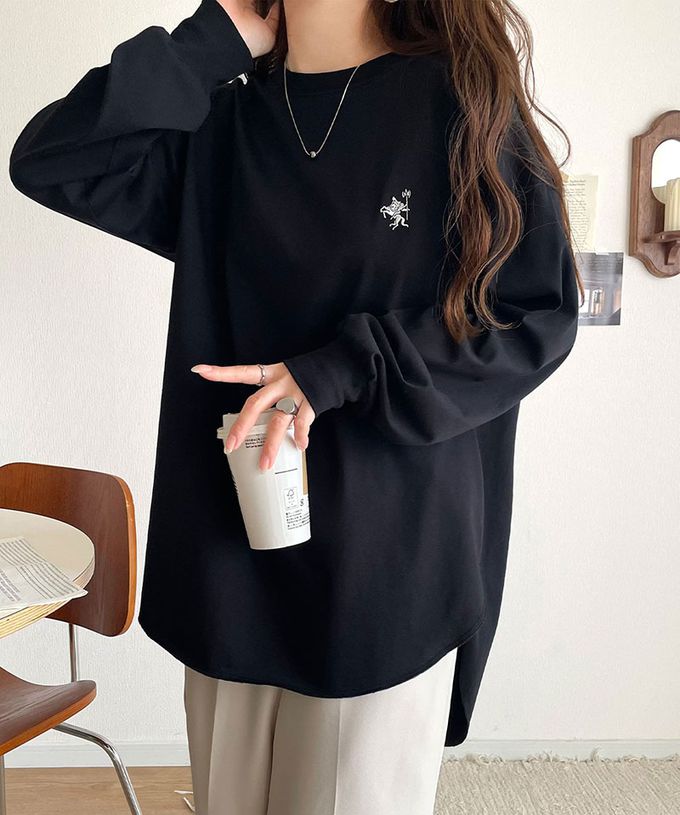 日本 Classical Elf - 休閒背扣logo刺繡寬版長袖上衣-黑