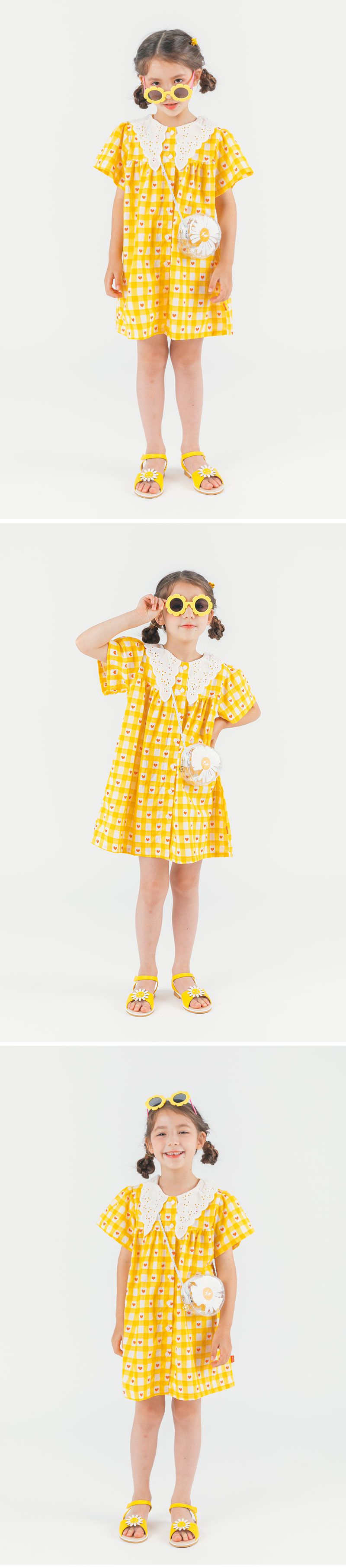 韓國 OZKIZ - 鏤空雕花領格子愛心洋裝