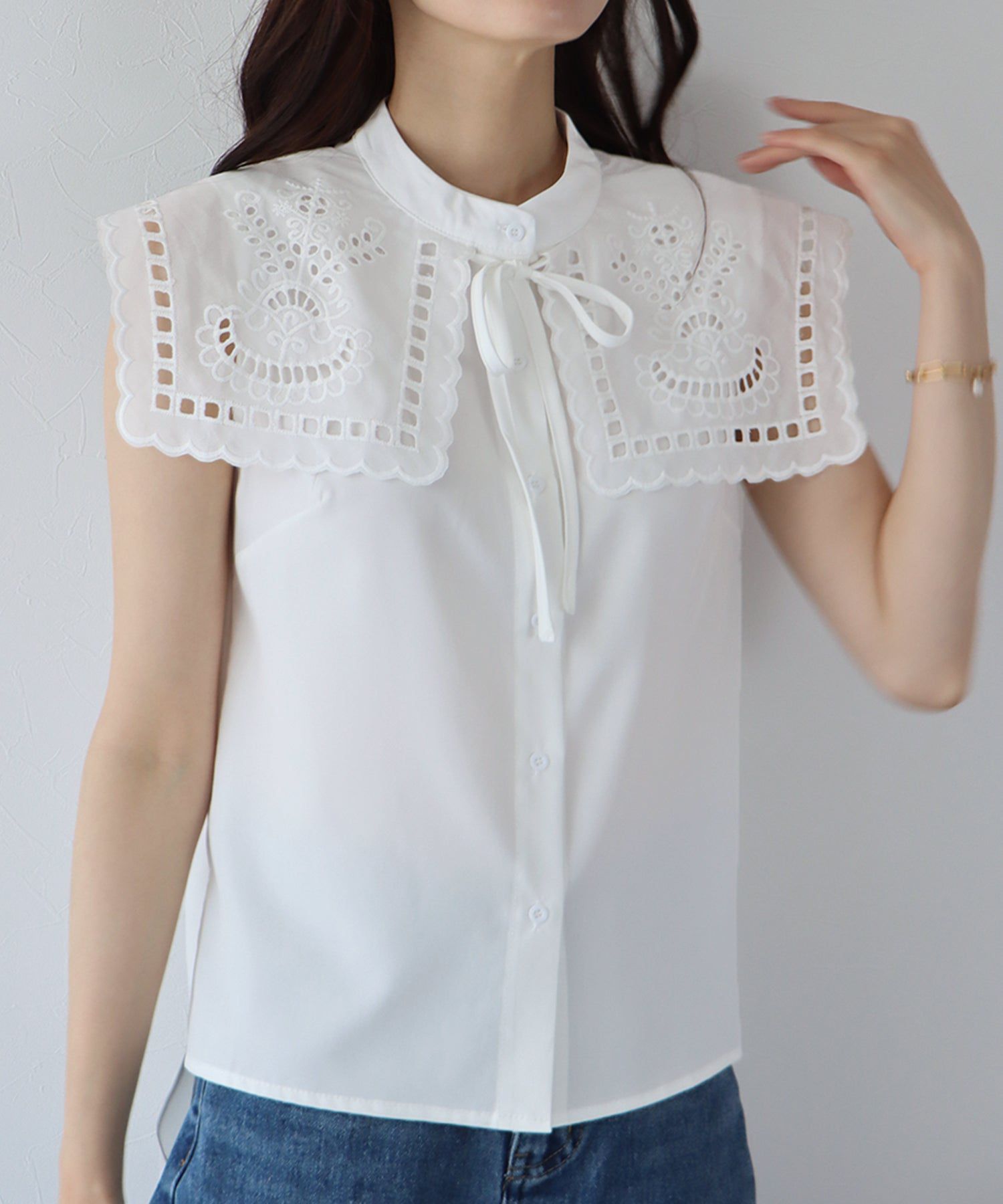 日本 BLUE EAST - 甜美蕾絲方領無袖上衣-水藍