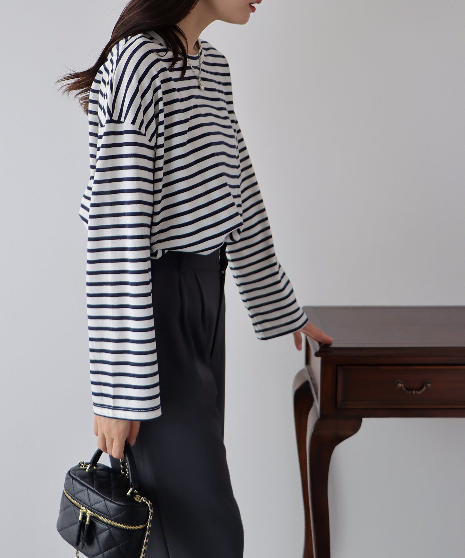 日本 BLUE EAST - 圓領百搭柔軟薄長袖上衣-條紋-深藍