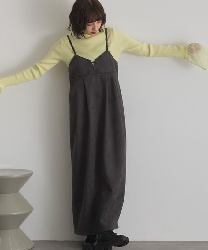 日本 ELENCARE DUE - 柔美垂墜感優雅絨面吊帶洋裝-炭灰