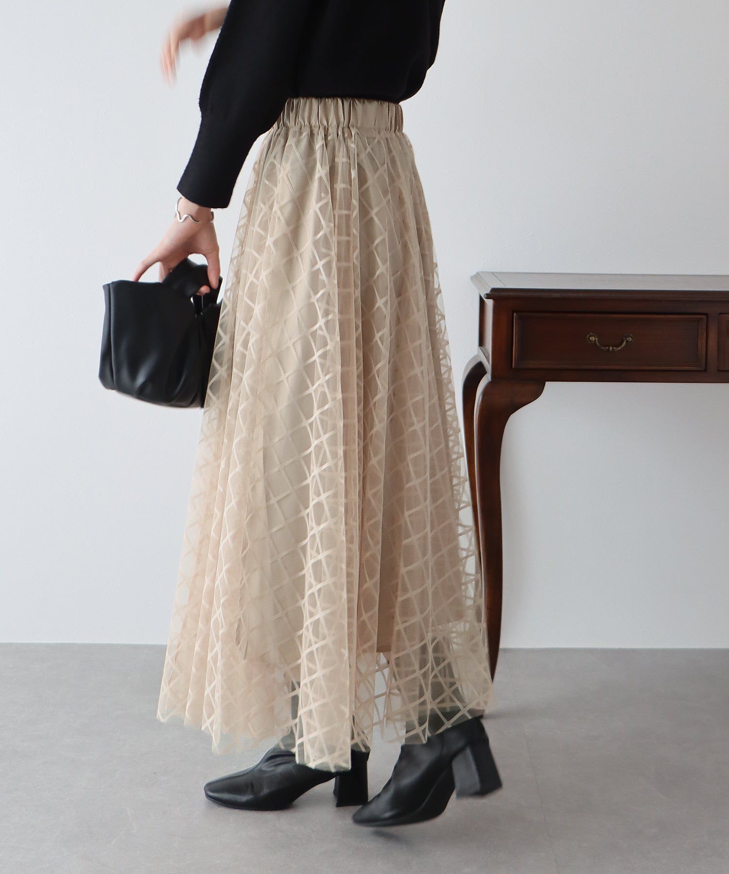 日本 BLUE EAST - 優雅格紋修身紗裙-簡約黑