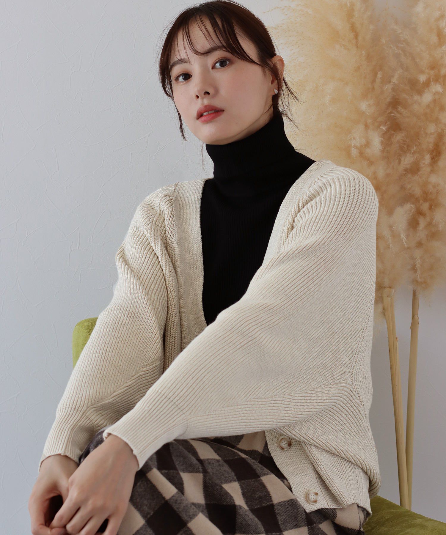 日本 BLUE EAST - 百搭V領彈性針織外套-米杏