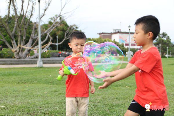 樂彩森林 - 電動泡泡機-泡中泡(附泡泡水118ml)