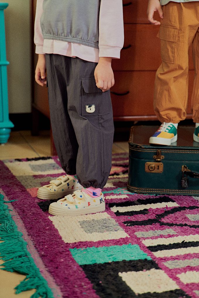 韓國 First Blue - 鬆緊腰熊點綴縮休閒口長褲-黃棕