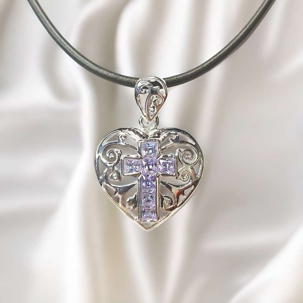 十字架簍空愛心皮繩項鍊 (F SIZE)