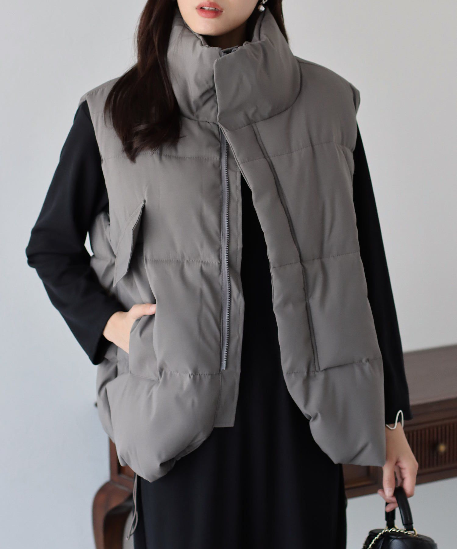 日本 BLUE EAST - 高領防風保暖鋪棉背心-深灰