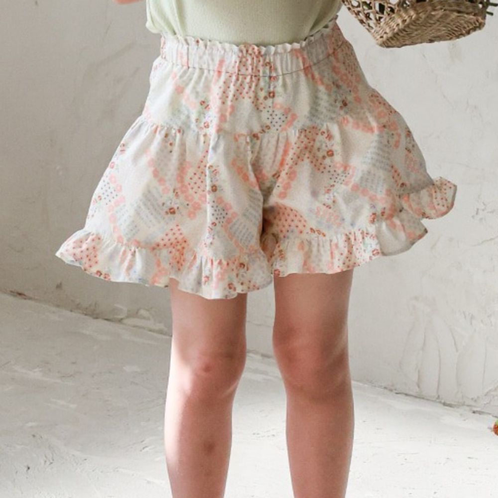 Puellaflo 鬆緊腰繽紛花漾荷葉擺短褲-淺黃