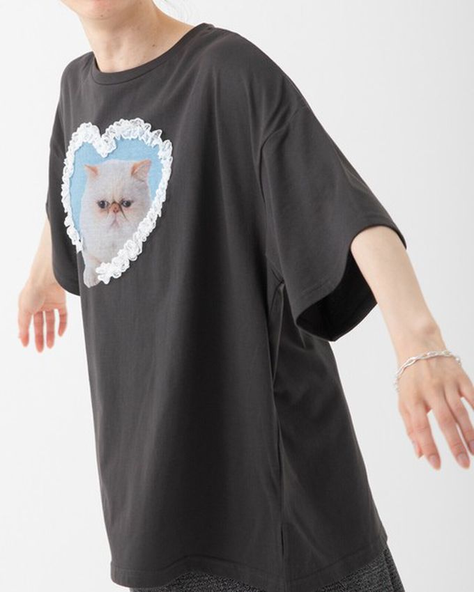 日本 gleam - 厭世貓咪愛心蕾絲寬大風短袖T恤-綠貓-燕麥灰