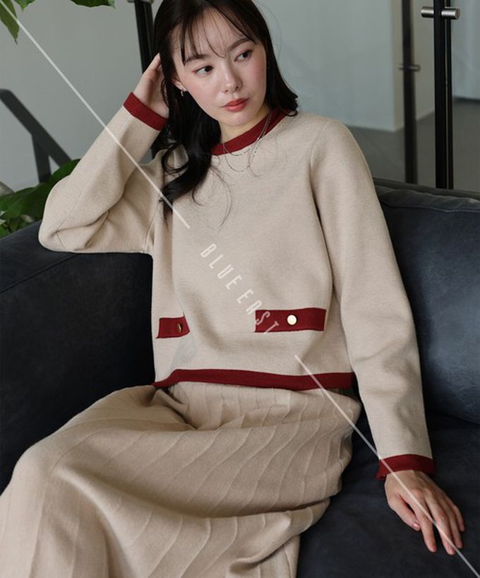 日本 BLUE EAST - 金釦滾邊針織上衣+優雅百摺長裙(2件組)-黑x白